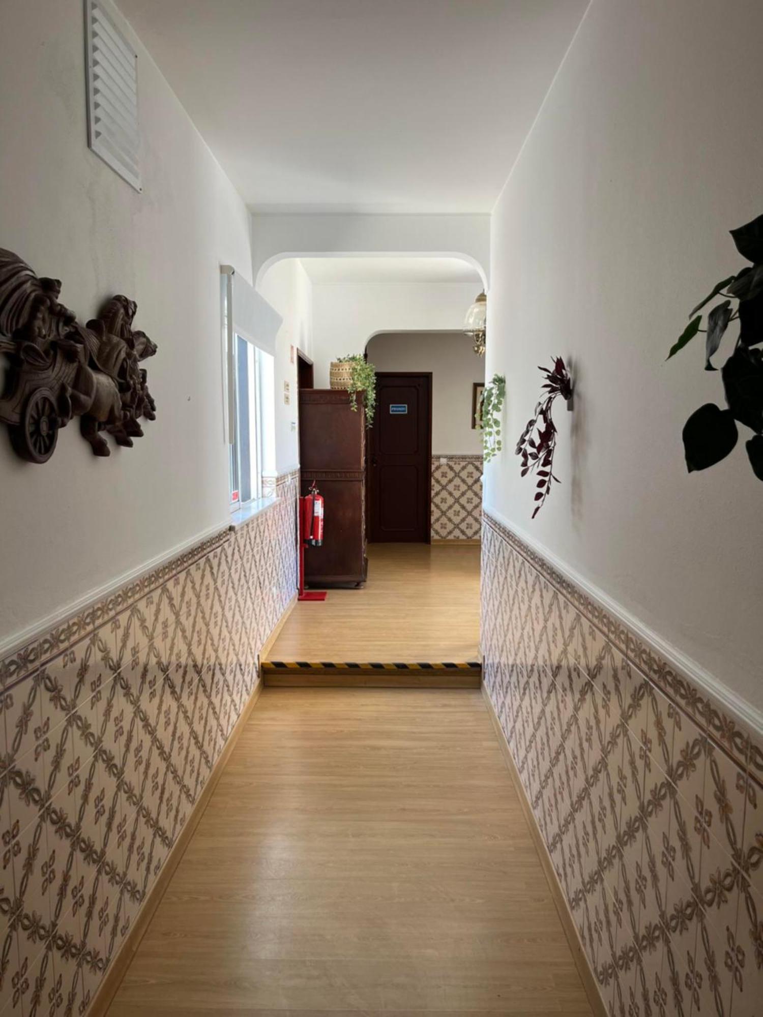 Vila Gloria Guesthouse ลากอส ภายนอก รูปภาพ